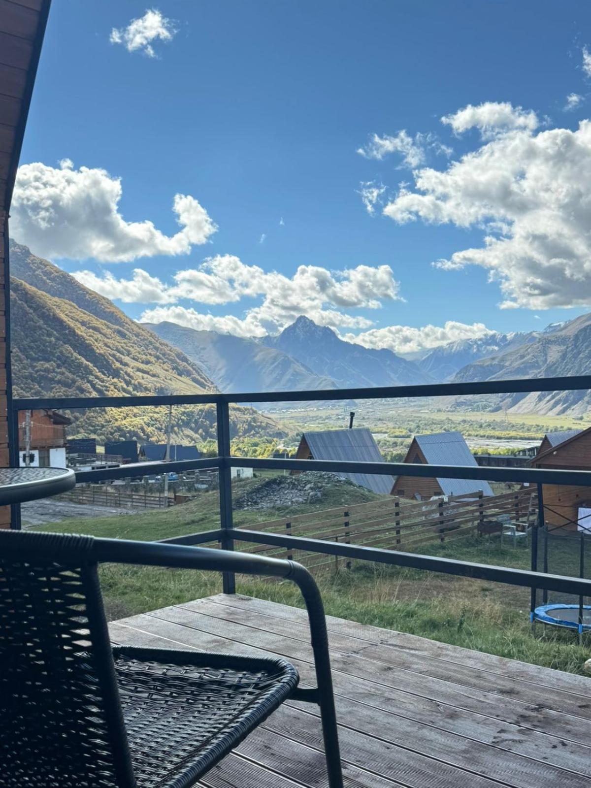 Ferienwohnung Misty Rocks Kazbegi Exterior foto